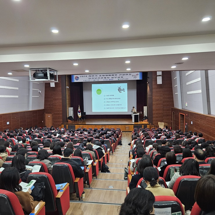 ▲ 대구시교육청(교육감 강은희)은 11월 18일 시교육청 행복관에서 공사감독 기술직 공무원, 학교별 공사 발주 담당자, 시공사 관계자 등 400여 명을 대상으로 안전보건 특별교육을 진행한다.ⓒ대구시교육청