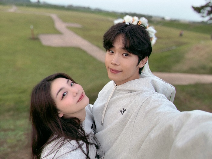 ▲ 가수 에일리와 '예비 신랑' 최시훈. ⓒA2Z엔터테인먼트