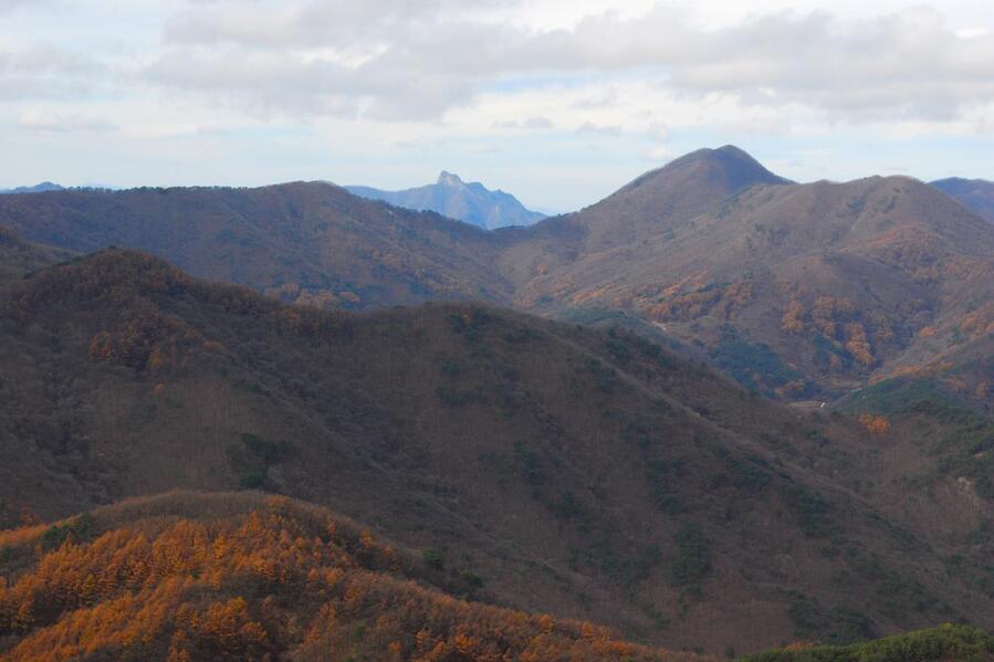 ▲ 맷등바위 계단에서 바라본 월악산 영봉.ⓒ진경수 山 애호가