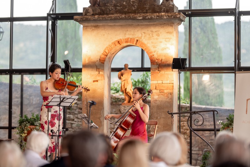 ▲ 첼리스트 최하영, 바이올리니스트 최송하 자매의 듀오 공연.ⓒ롯데문화재단