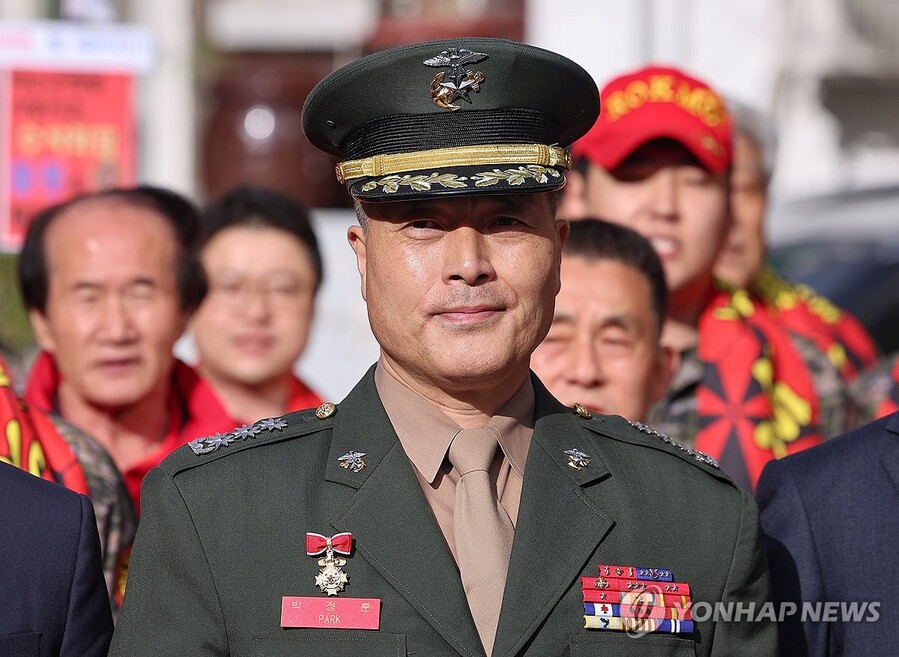 ▲ 해병대 상병 순직 사건 수사 관련 항명 및 상관명예훼손 혐의로 기소된 박정훈 전 해병대 수사단장이 지난 10월29일 서울 용산구 중앙지역군사법원에서 열리는 공판에 출석하고 있다. ⓒ연합뉴스

ⓒ