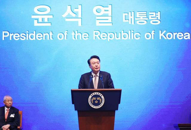 ▲ 윤석열 대통령이 22일 서울 중구 신라호텔에서 열린 제56회 국가조찬기도회에 참석해 인사말을 하고 있다. 2024.11.22. ⓒ뉴시스