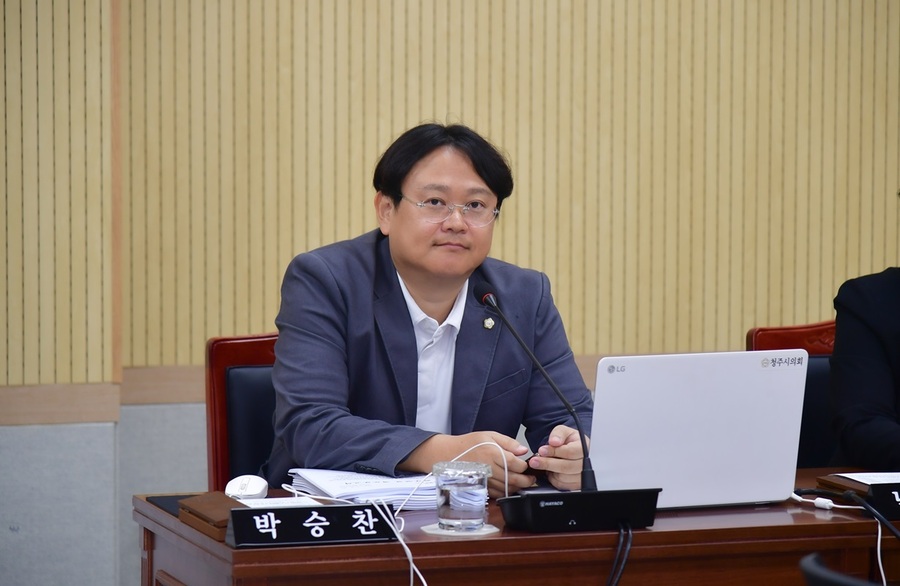 ▲ 청주시의회 박승찬 의원이 22일 행정사무감사에서 발언하고 있다.ⓒ청주시의회