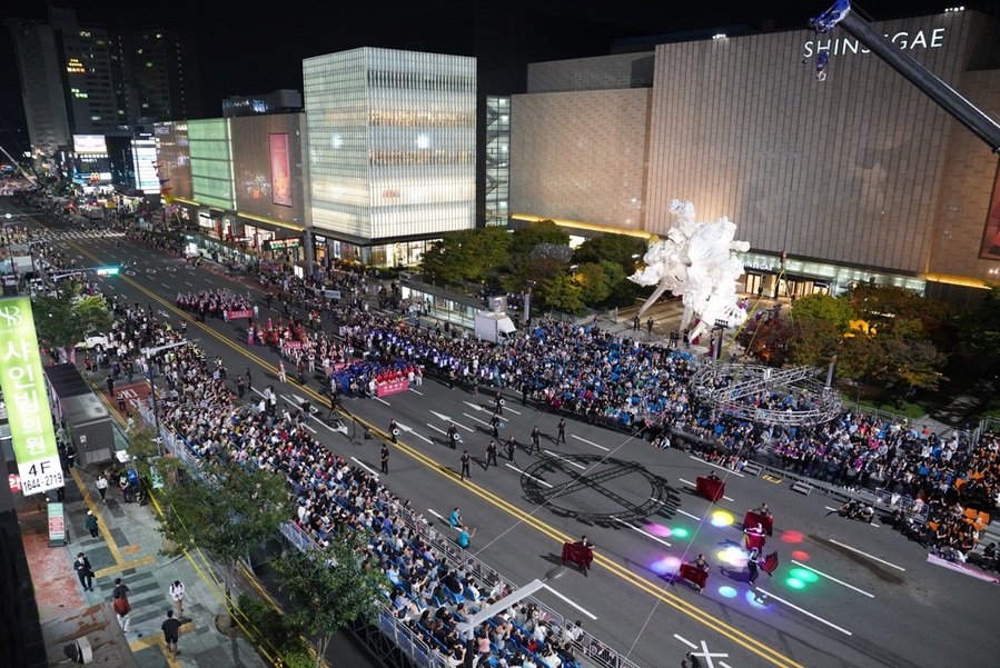 ▲ 천안흥타령춤축제 2024 중 하일라이트인 거리 퍼레이드.ⓒ천안시