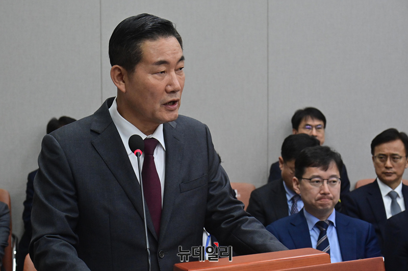 ▲ 신원식 국가안보실장이 1일 오전 국회에서 열린 운영위원회의 대통령비서실, 국가안보실, 대통령경호처 국정감사에서 업무보고를 하고 있다. ⓒ이종현 기자