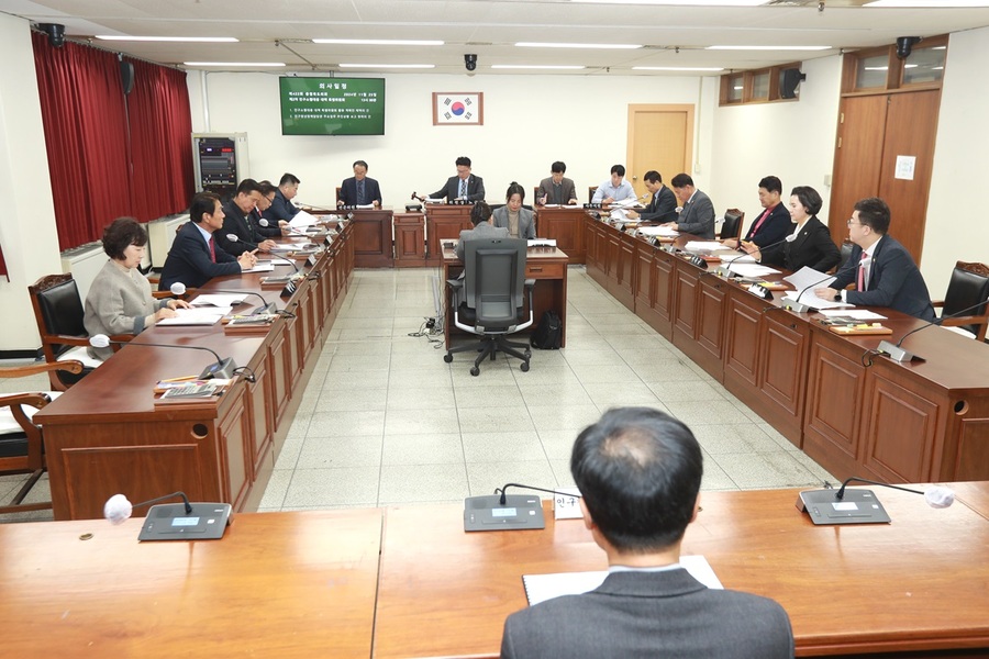 ▲ 충북도의회 인구소멸대응 대책 특별위원회(위원장 노금식)는 25일 간담회를 열어 활동 계획안을 채택했다.ⓒ충북도의회