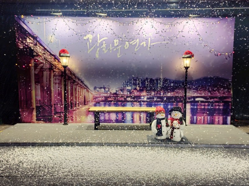 ▲ 뮤지컬 '광화문연가' 눈내리는 포토존 이미지.ⓒCJ ENM