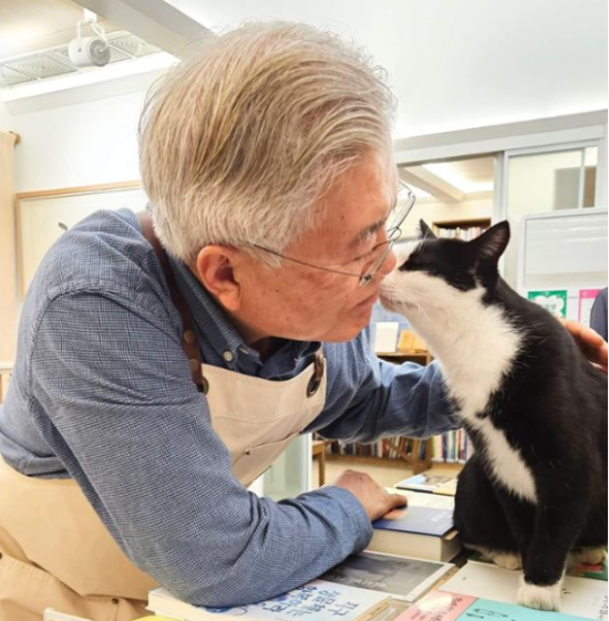 ▲ 문재인 전 대통령. ⓒ평산책방 페이스북