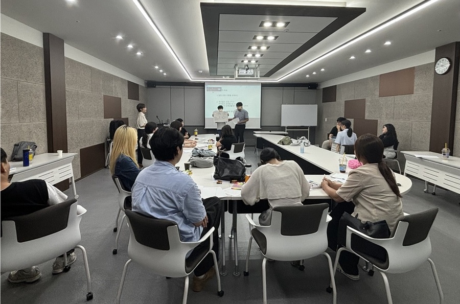 ▲ 청주상공회의소(회장 차태환)는 지난 3월 고용노동부 ‘미래내일 일경험 사업’에 운영기관으로 지정된 후 ‘미래내일 일경험 지원사업’으로 청년에게 일경험 기회를 제공했다.ⓒ청주상공회의소