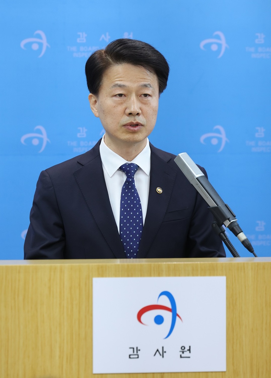 ▲ 최달영 감사원 사무총장이 2일 오전 서울 종로구 감사원 기자실에서 최재해 감사원장 탄핵 추진 관련 긴급 브리핑을 하고 있다. 2024.12.02. ⓒ뉴시스