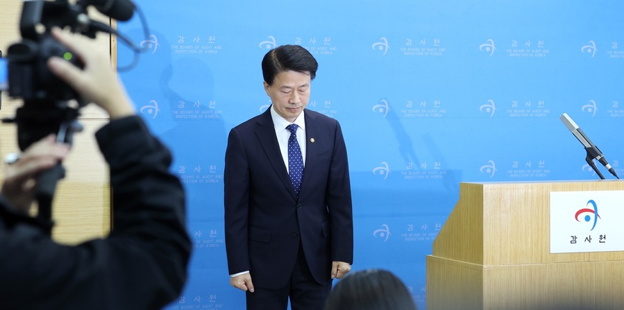 ▲ 최달영 감사원 사무총장이 2일 오전 서울 종로구 감사원 기자실에서 최재해 감사원장 탄핵 추진 관련 긴급 브리핑에 앞서 인사하고 있다. 2024.12.02. ⓒ뉴시스