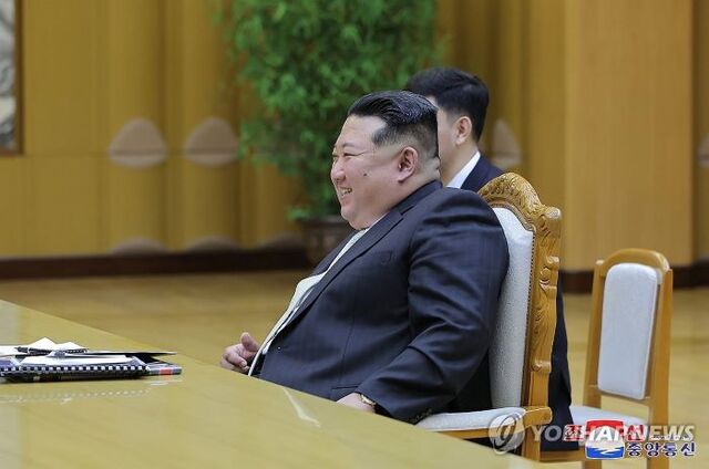 ▲ 김정은 북한 국무위원장이 방북한 안드레이 벨로우소프 러시아 국방장관을 지난 29일 접견했다고 조선중앙통신이 30일 보도했다. ⓒ평양 조선중앙통신/연합뉴스