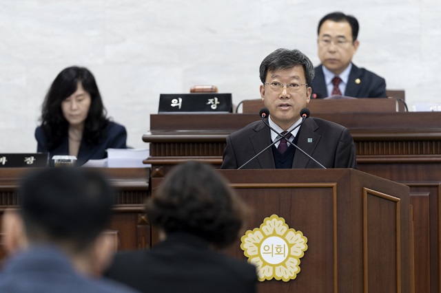 ▲ 남한권 울릉군수는 지난 3일 ‘제283회 울릉군의회 제2차 정례회’에서 시정연설을 하고 있다.ⓒ울릉군