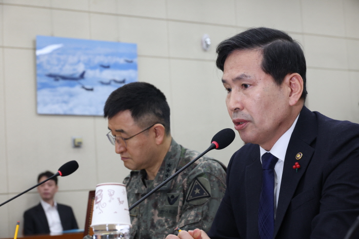▲ 김선호 국방부 차관이 5일 서울 여의도 국회에서 열린 국방위원회 제8차 전체회의에서 의원 질의에 답하고 있다. ⓒ뉴시스