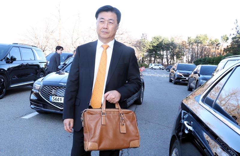 ▲ 홍장원 국가정보원 1차장이 6일 오후 서울 여의도 국회에서 비상계엄관련 현안보고를 마치고 차량으로 향하고 있다. ⓒ뉴시스