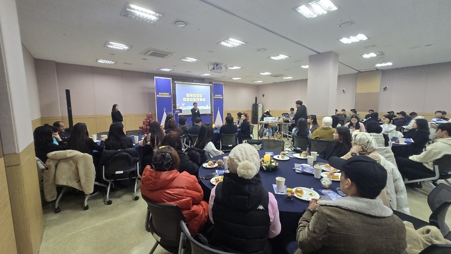 ▲ 충북경제자유구역청과 충북창조경제혁신센터는 6일 청주SB플라자에서 ‘외국인 창업지원 사업’의 일환으로 ‘외국인 창업 한마당’을 개최했다.ⓒ충북도