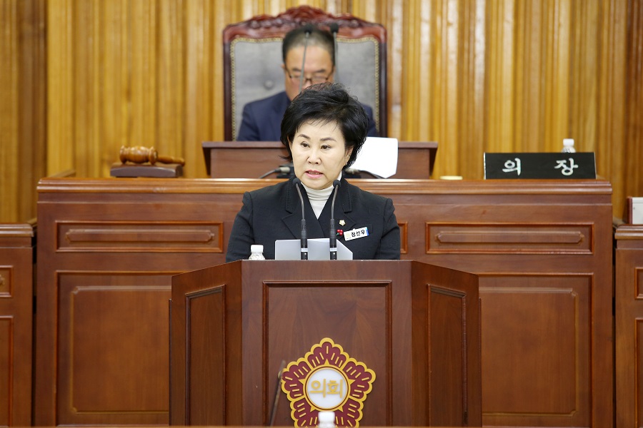 ▲ 정선우 의원은 9일 열린 제284회 영광군의회 제2차 정례회 제4차 본회의에서 5분 자유발언을 통해, 보건복지부의 전국 보육실태 조사 결과를 근거로 조부모의 돌봄 역할의 중요성을 강조하고 