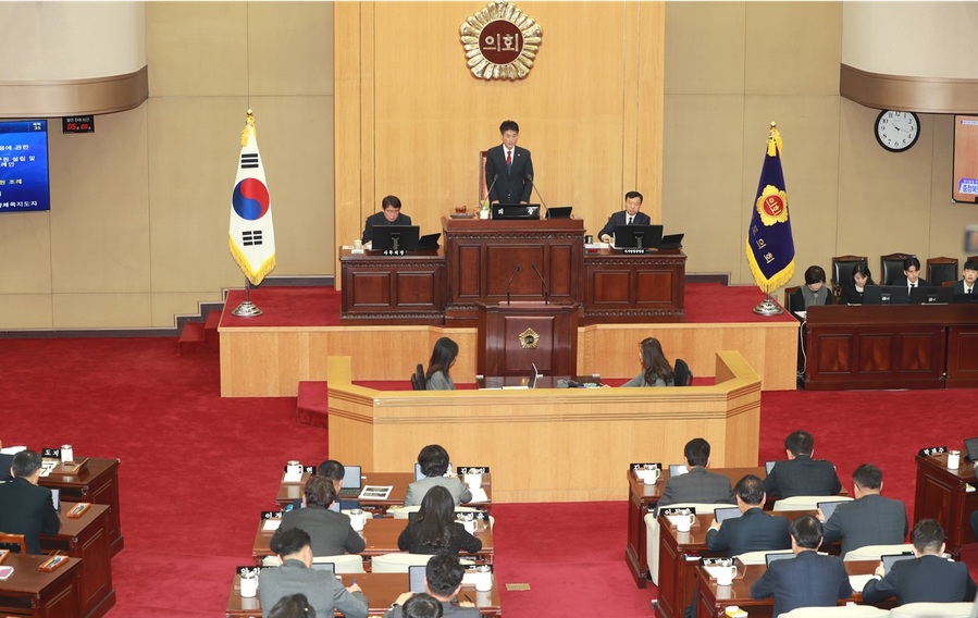 ▲ 충북도의회(의장 이양섭)는 11일 제422회 정례회 제3차 본회의를 끝으로 41일간의 정례회를 마무리했다.ⓒ충북도의회