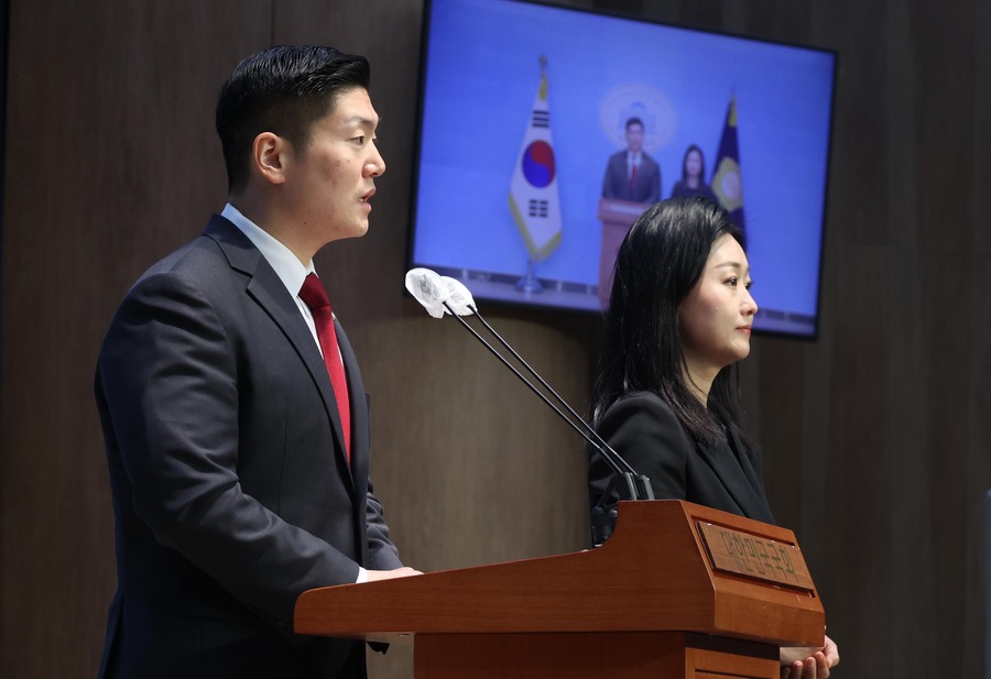 ▲ 김재섭 국민의힘 의원이 11일 오전 서울 여의도 국회 소통관에서 '윤석열 대통령 탄핵 찬성' 기자회견을 하고 있다. ⓒ뉴시스