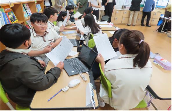 ▲ 경북교육청(교육감 임종식)은 교육부가 주관한 ‘질문하는 학교’ 선도학교 성과 평가에서 도내 초등학교 2곳이 전국 초등 우수사례 선도학교로 선정됐다고 11일 밝혔다.ⓒ경북교육청