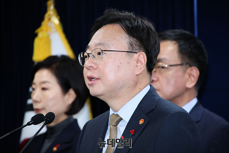 ▲ 조규홍 보건복지부 장관이 지난 2일 오전 서울 종로구 정부서울청사에서 열린 야당 단독감액안 정부입장 합동 브리핑에서 발언하고 있다. ⓒ서성진 기자
