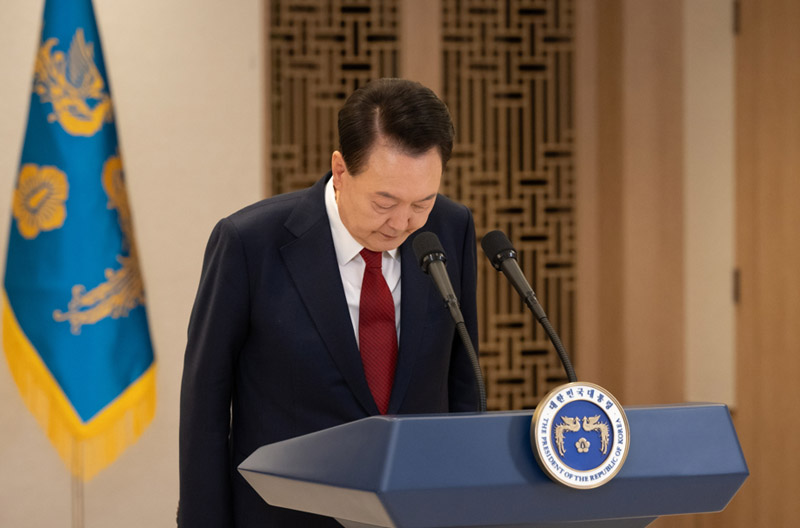 ▲ 윤석열 대통령이 12일 서울 용산 대통령실 청사에서 열린 대국민 담화에서 인사하고 있다. ⓒ뉴시스