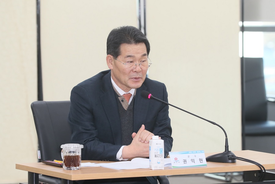 ▲ 부안군(군수 권익현)은 12일 군청 5층 대회의실에서 권익현 군수를 비롯한 관·과·소·장이 참석한 가운데 ‘미리 보는 희망 부안 2030’ 비전·정책공유회를 개최했다.(권익현 군수)ⓒ부안군
