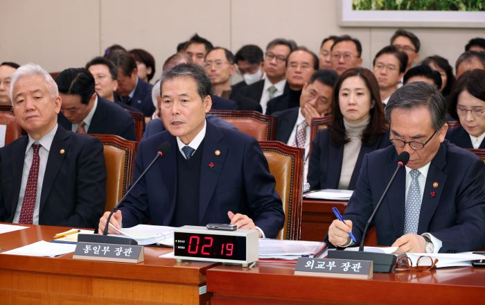 ▲ 김영호 통일부 장관이 16일 서울 여의도 국회에서 열린 제419회 국회(임시회) 외교통일위원회 제2차 전체회의에서 의원 질의에 답하고 있다. ⓒ뉴시스