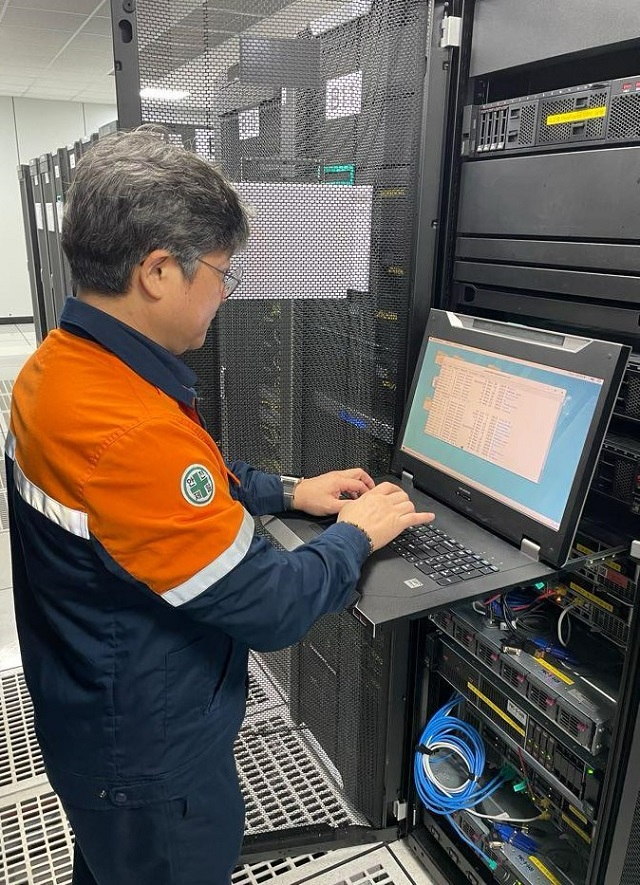 ▲ 통합 AI서버(통합Edge) 환경구축 및 운영·점검하고 있다.ⓒ포스코