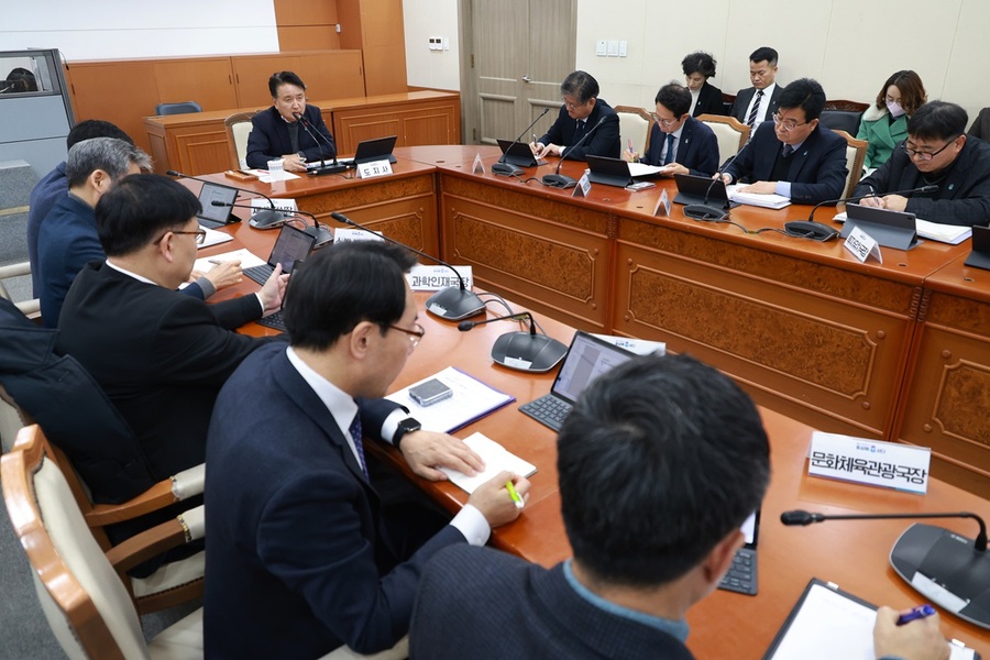 ▲ 김영환 지사가 16일 도청 소회의실에서 민생안정 확대간부회의를 주재하고 있다.ⓒ충북도