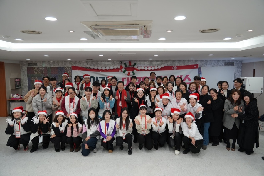 ▲ 대구행복진흥사회서비스원(이사장 배기철, 이하 대구행복진흥원), 행복진흥서포터즈(명예회장 이순삼, 회장 송준기), 대구시의사회(회장 민복기), iM뱅크(은행장 황병우), 명지현(대표 이승남), 대구 구청장·군수 협의회(회장 류규하)는 지난 14일 사회공헌 협약을 맺고 ‘찾아가는 대구행복서비스’를 마련했다.ⓒ대구행복진흥원