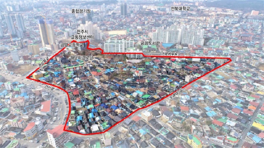 ▲ 전주시는 2025년부터 2028년까지 금암동 옛 금암고 일대를 살기 좋은 곳으로 개선하기 위한 ‘금암고 일원(앞금암 마을) 도시재생사업’을 본격 추진할 계획이라고 17일 밝혔다.(드론사진)ⓒ전주시