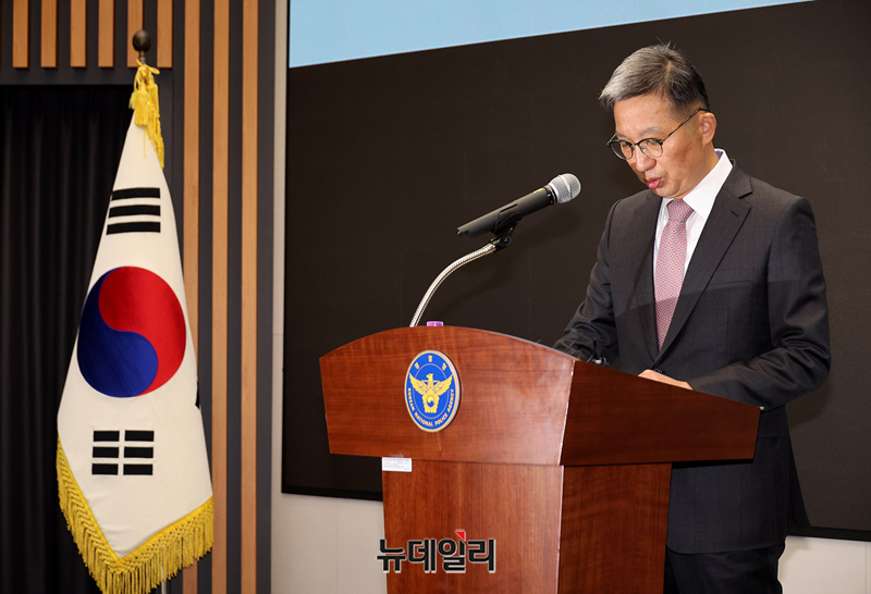 ▲ 우종수 경찰청 국가수사본부장이 9일 오전 서울 서대문구 경찰청에서 비상계엄 특별수사단 브리핑을 위해 입장하고 있다. ⓒ정상윤 기자