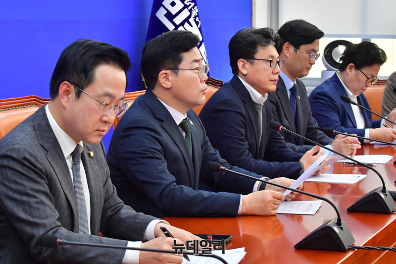 ▲ 박찬대 더불어민주당 원내대표가 19일 오전 국회에서 열린 정책조정회의에서 모두발언을 하고 있다. ⓒ이종현 기자