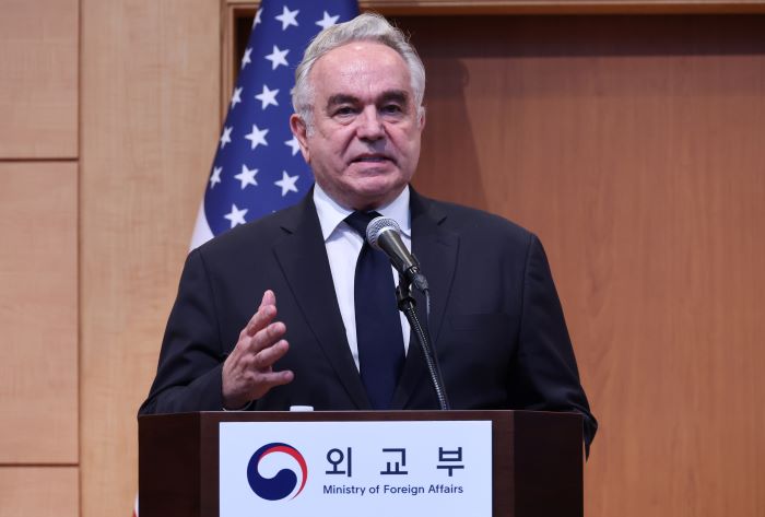 ▲ 커트 캠벨 미 국무부 부장관이 지난달 16일 서울 종로구 정부서울청사별관에서 열린 한·미·일 차관 합동 기자회견에서 발언하고 있다. ⓒ뉴시스