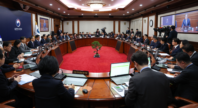 ▲ 한덕수 대통령 권한대행 국무총리가 24일 서울 종로구 정부서울청사에서 열린 국무회의에서 발언하고 있다. 2024.12.24.  ⓒ뉴시스