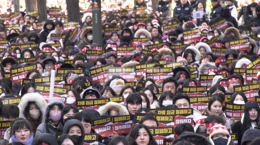 ▲ IBK기업은행 노동조합이 27일 오전 사상 첫 총파업 출정식을 기업은행 본점 앞에서 개최 했다 ⓒ허재호 기자