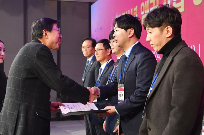 ▲ 글로벌탑넷이 지난 24일 부산시가 주관하는 '부산형 히든챔피언 기업'으로 선정됐다.ⓒ글로벌탑넷