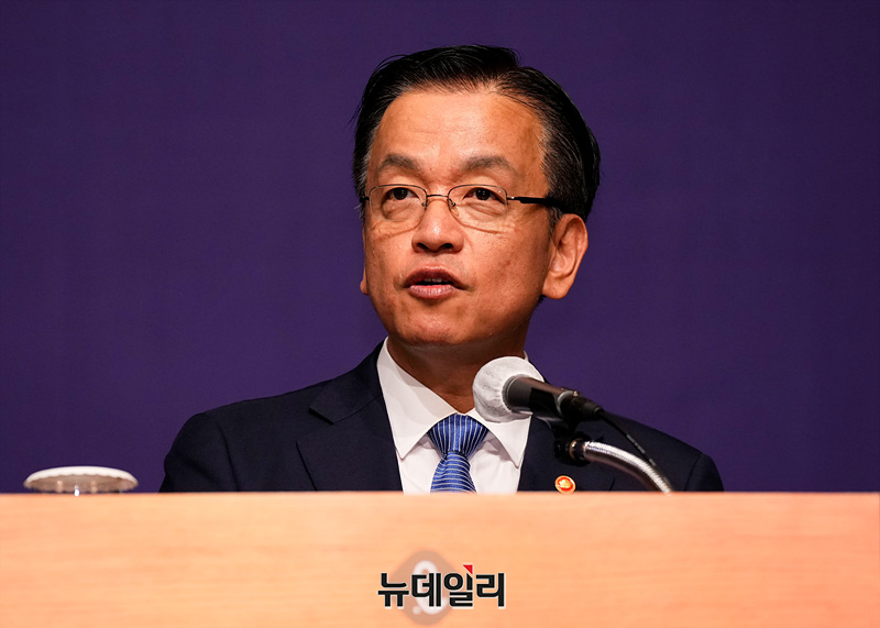 ▲ 최상목 부총리 겸 기획재정부 장관이 25일 오전 서울 중구 롯데호텔에서 열린 '제1회 뉴데일리 퓨처코리아 포럼'에서 축사를 하고 있다. 2024.6.25 ⓒ정상윤·서성진 기자