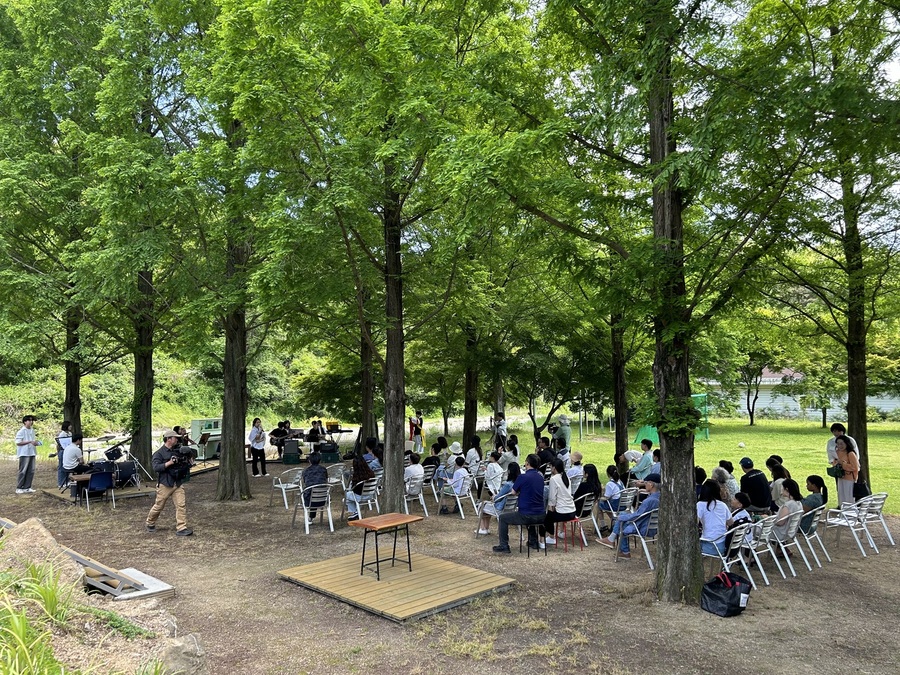 ▲ 경상북도는 백두대간과 낙동정맥을 포함한 풍부한 산림자원과 숲을 활용하여 산림관광과 문화공간을 조성하고 고품격 산림휴양 서비스 제공과 산림복지시설 확충을 통해 도민 모두가 숲에서 행복을 느낄 수 있는 산림복지 실현에 박차를 가하고 있다.ⓒ경북도