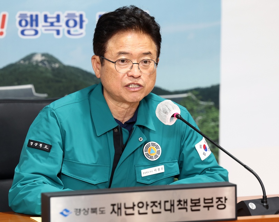 ▲ 이철우 경북도지사는 29일 발생한 전남 무안공항 항공기 활주로 이탈 사고와 관련 “경북도가 사고 수습에 도움을 줄 수 있는 부분이 있다면 최대한 지원하라”고 지시했다.ⓒ경북도