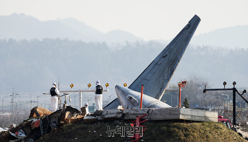 ▲ 꼬리만 남은 '제주항공 여객기' ⓒ서성진 기자