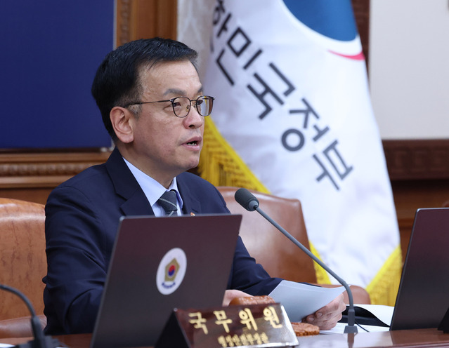 ▲ 최상목 대통령 권한대행 부총리 겸 기획재정부 장관이 31일 서울 종로구 정부서울청사에서 열린 국무회의를 주재하며 발언하고 있다. 2024.12.31. ⓒ뉴시스