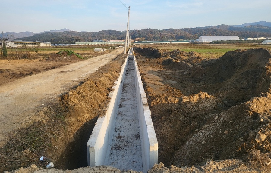 ▲ 음성군 원당지구 대구획경지정리사업 용배수로 교체공사 사진.ⓒ음성군