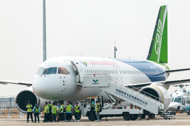 ▲ 지난해 11월 중국에서 열린 에어쇼에 중국 코맥이 제작한 C919가 전시돼 있다. EPA=연합뉴스. ⓒ연합뉴스