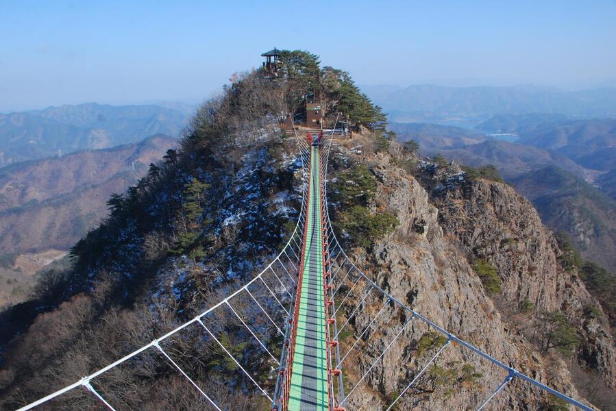 ▲ 구봉산 제4봉과 구름다리.ⓒ진경수 山 애호가