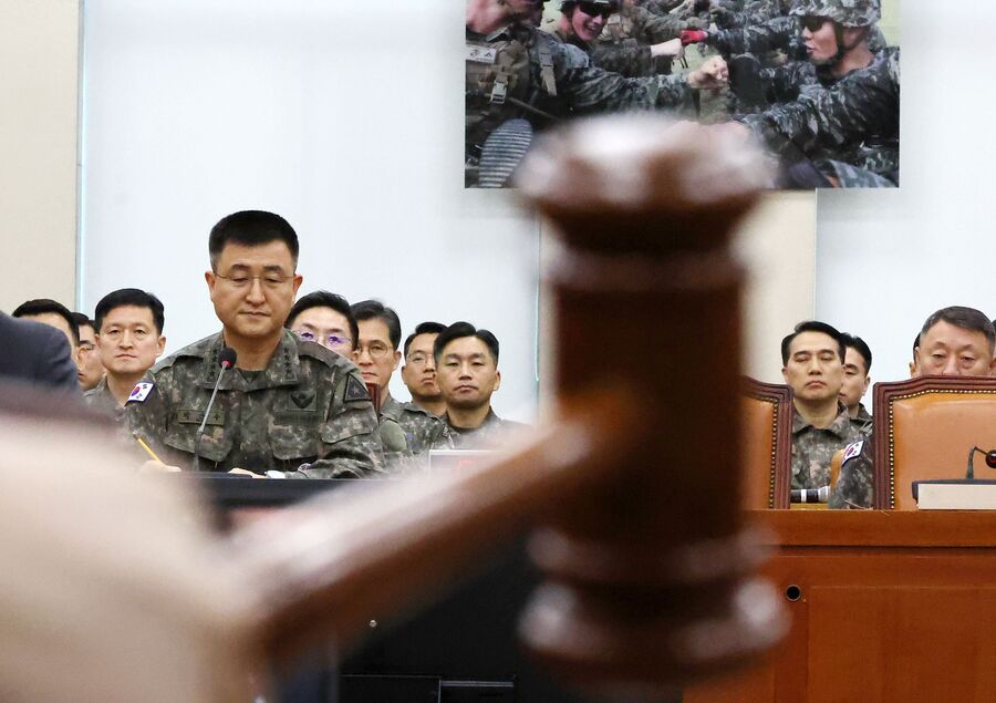 ▲ 박안수 육군참모총장이 지난달 10일 오전 서울 여의도 국회에서 열린 국방위원회의 긴급 현안질의에 출석해 자리하고 있다. ⓒ뉴시스