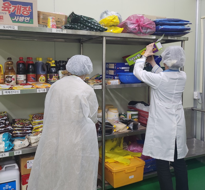 ▲ 청주시는 설 명절을 앞두고 수요 증가가 예상되는 제수용·선물용 가공식품, 건강기능식품 등에 대한 위생 점검을 실시한다.ⓒ청주시