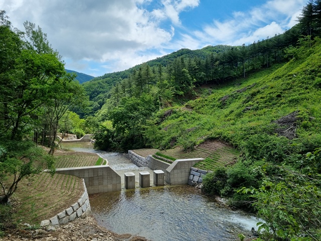 ▲ 산사태취약지역에 조성된 사방댐. ⓒ경기도 제공