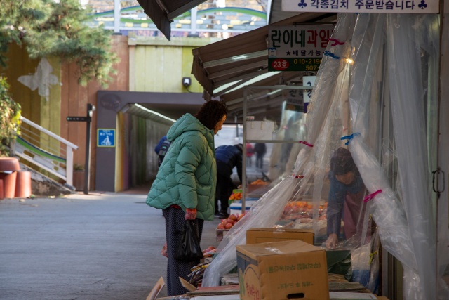 ▲ 도심 속 추억 한 스푼 ‘과천 굴다리시장’ ⓒ경기관광공사 제공